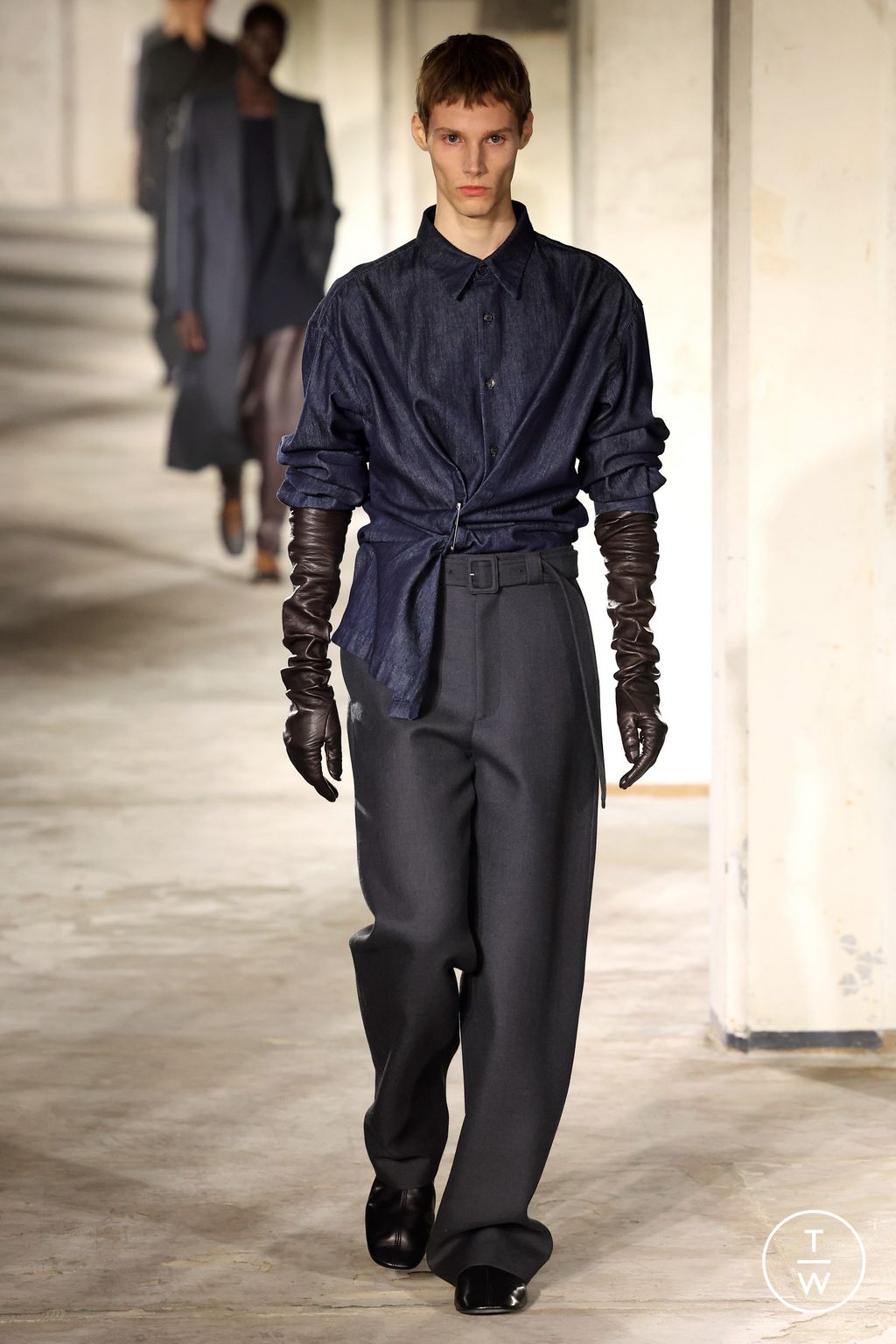 Fashion Week Paris Fall/Winter 2024 look 24 from the Dries Van Noten collection menswear