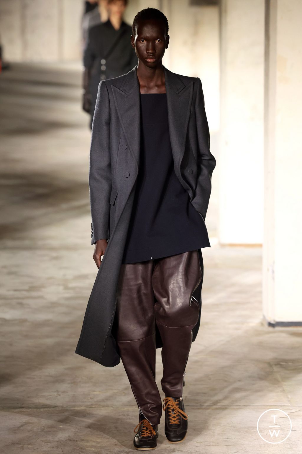 Fashion Week Paris Fall/Winter 2024 look 25 from the Dries Van Noten collection 男装