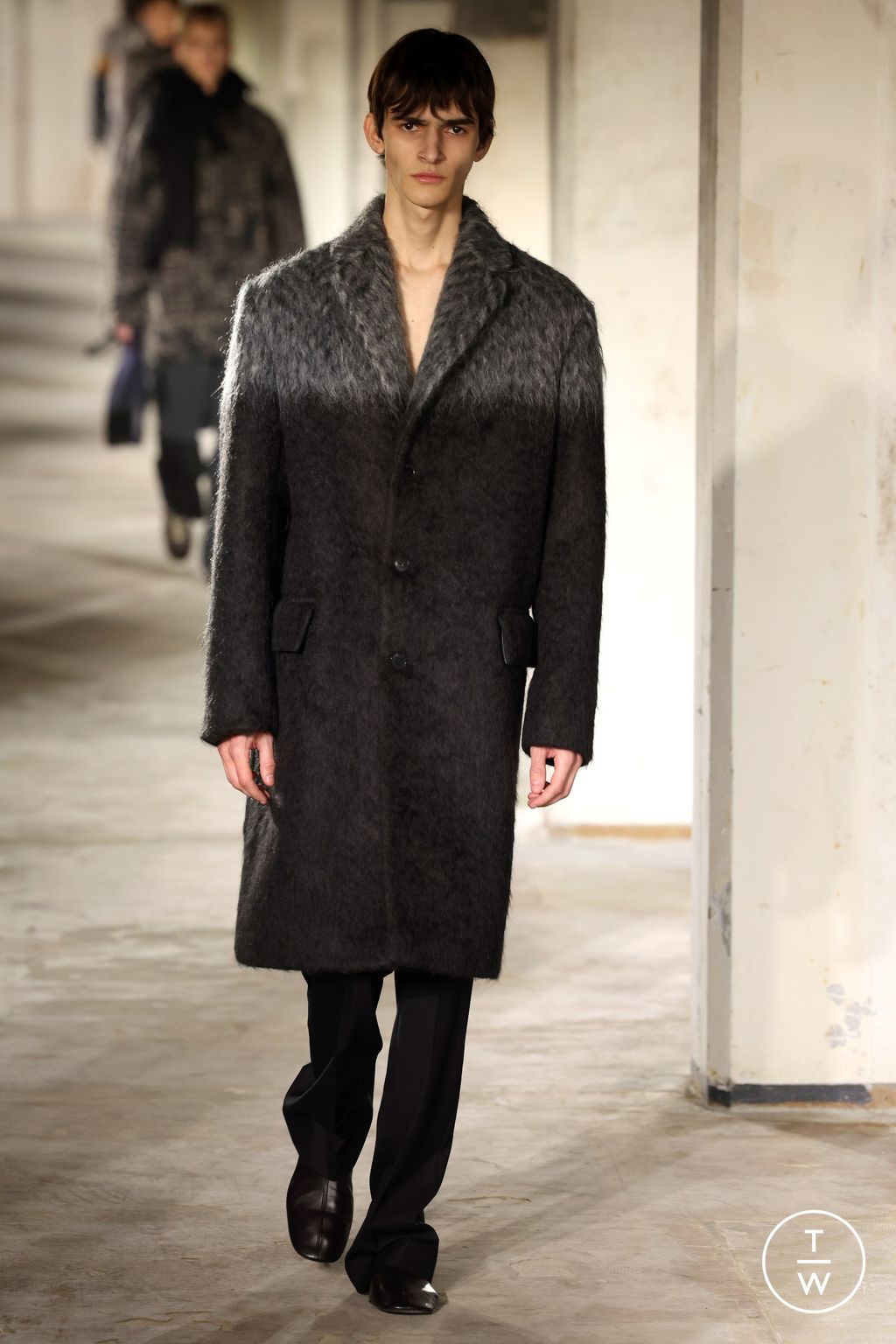 Fashion Week Paris Fall/Winter 2024 look 27 from the Dries Van Noten collection menswear