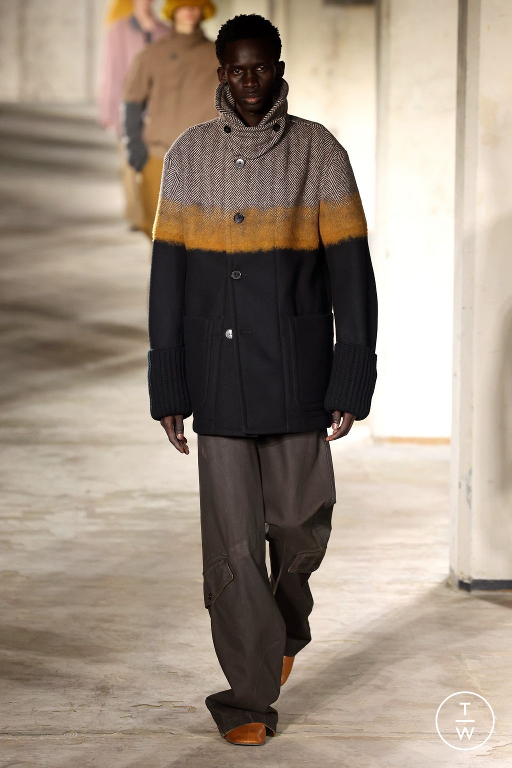 Fashion Week Paris Fall/Winter 2024 look 30 from the Dries Van Noten collection menswear