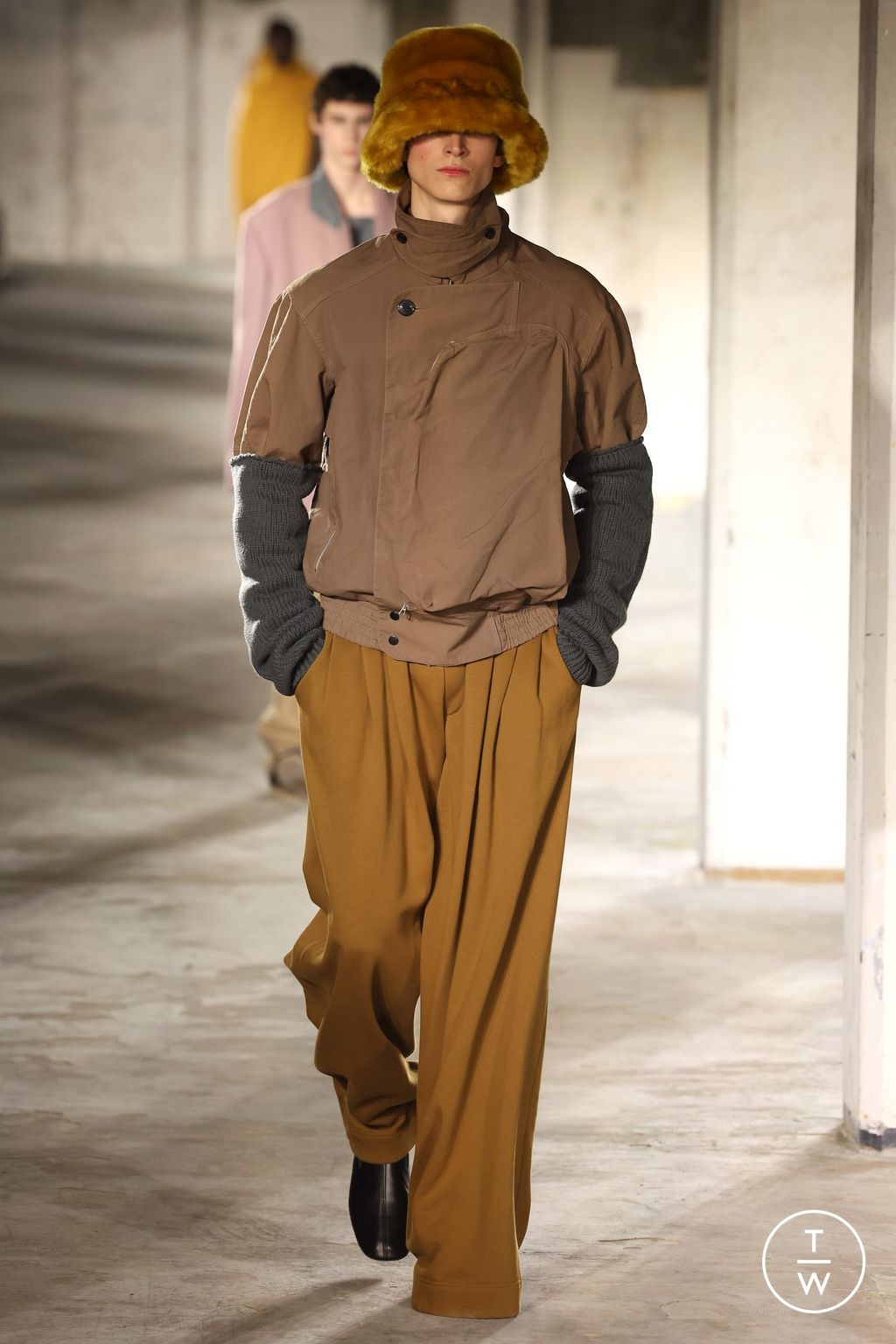 Fashion Week Paris Fall/Winter 2024 look 31 from the Dries Van Noten collection menswear