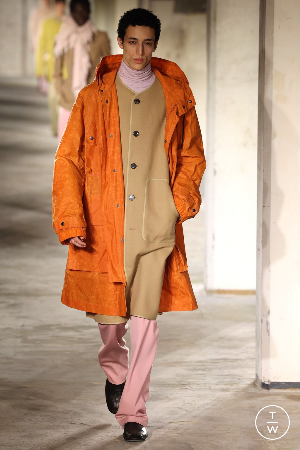 Fashion Week Paris Fall/Winter 2024 look 35 from the Dries Van Noten collection 男装
