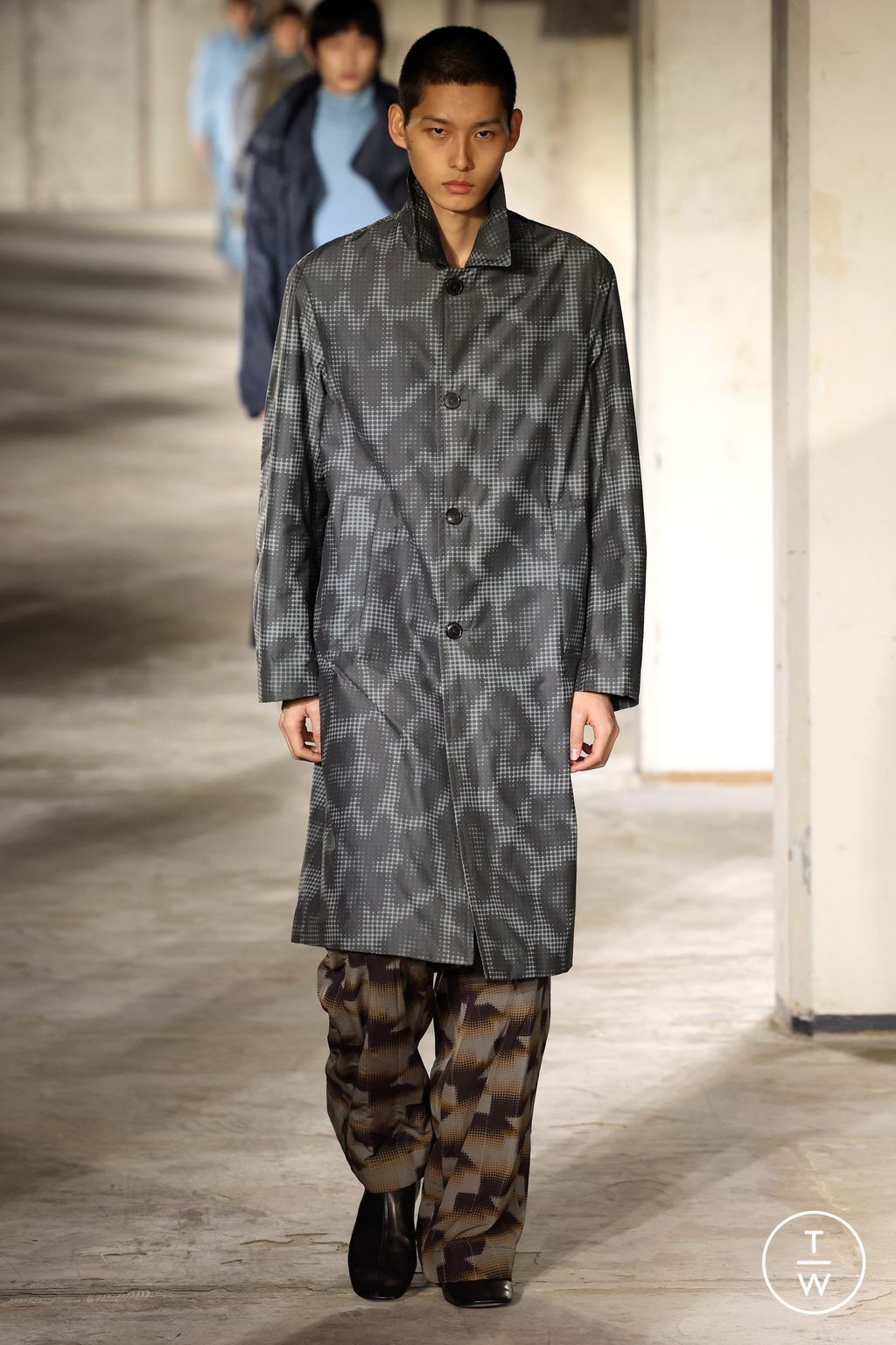 Fashion Week Paris Fall/Winter 2024 look 46 from the Dries Van Noten collection menswear