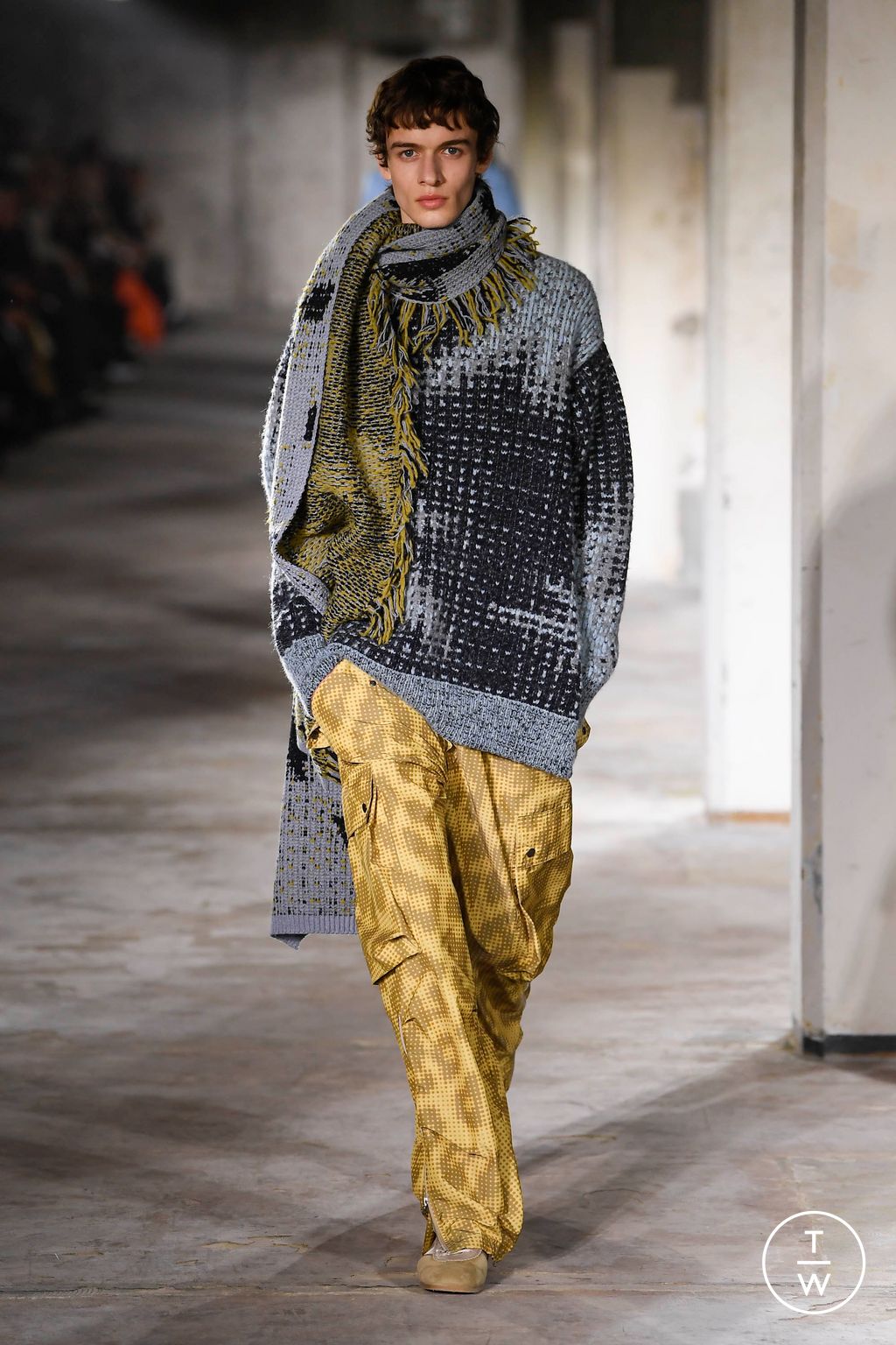 Fashion Week Paris Fall/Winter 2024 look 48 from the Dries Van Noten collection 男装