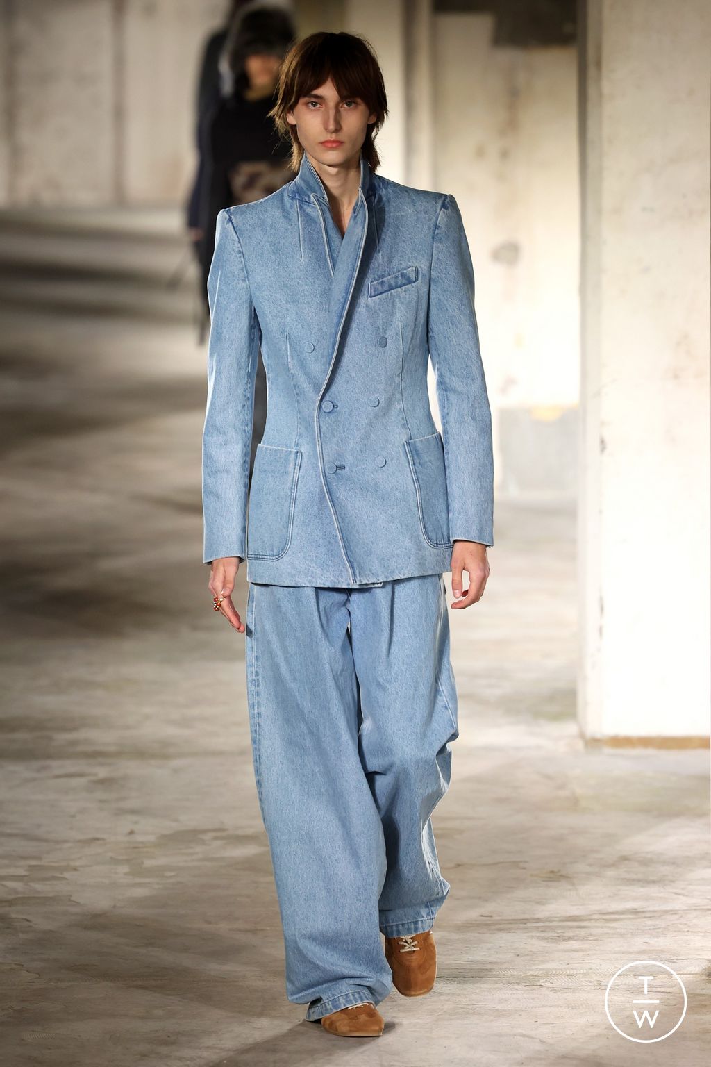 Fashion Week Paris Fall/Winter 2024 look 49 from the Dries Van Noten collection 男装