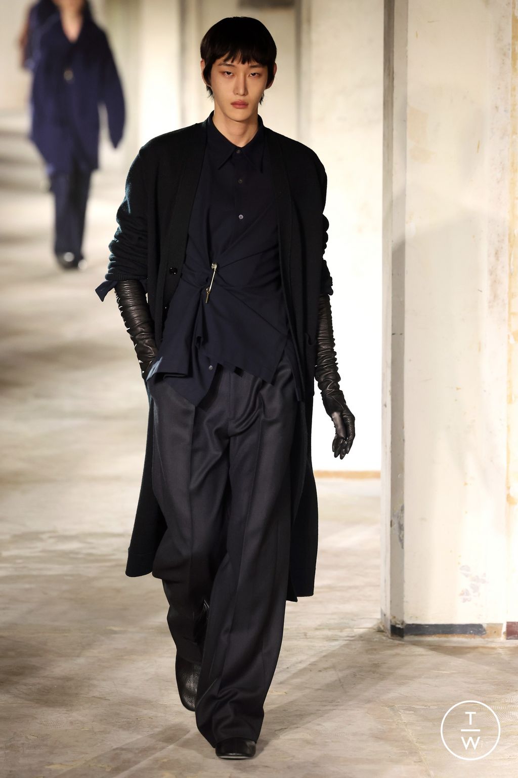 Fashion Week Paris Fall/Winter 2024 look 53 from the Dries Van Noten collection 男装