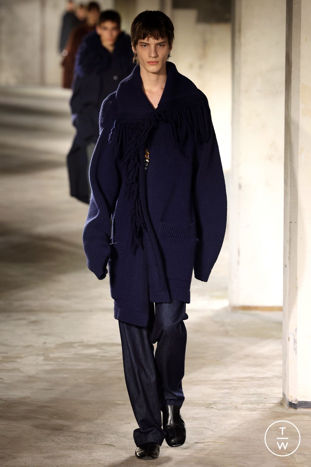Fashion Week Paris Fall/Winter 2024 look 54 from the Dries Van Noten collection 男装