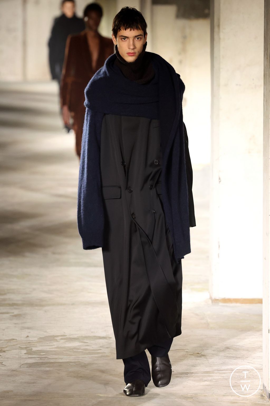 Fashion Week Paris Fall/Winter 2024 look 58 from the Dries Van Noten collection 男装