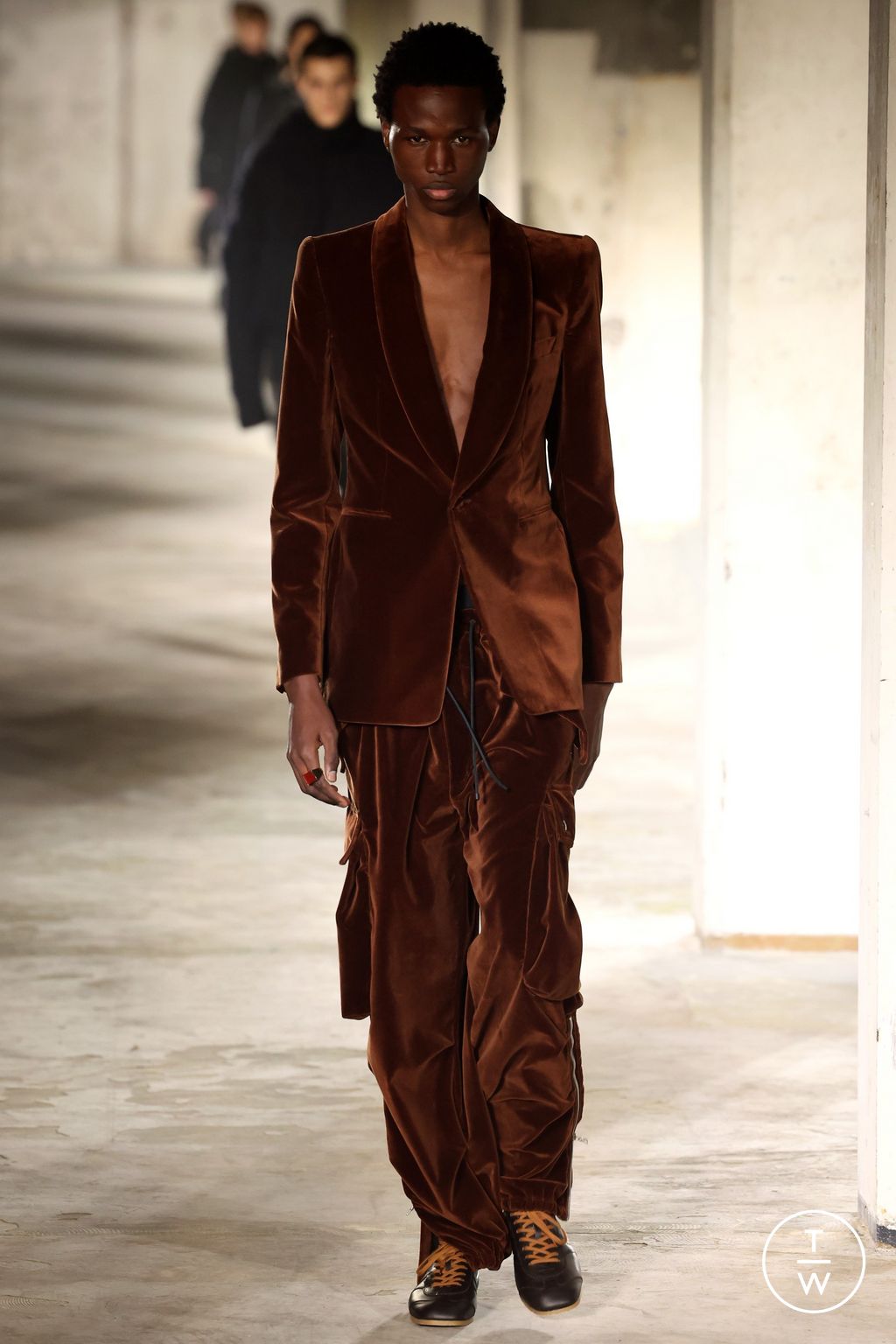 Fashion Week Paris Fall/Winter 2024 look 59 from the Dries Van Noten collection menswear