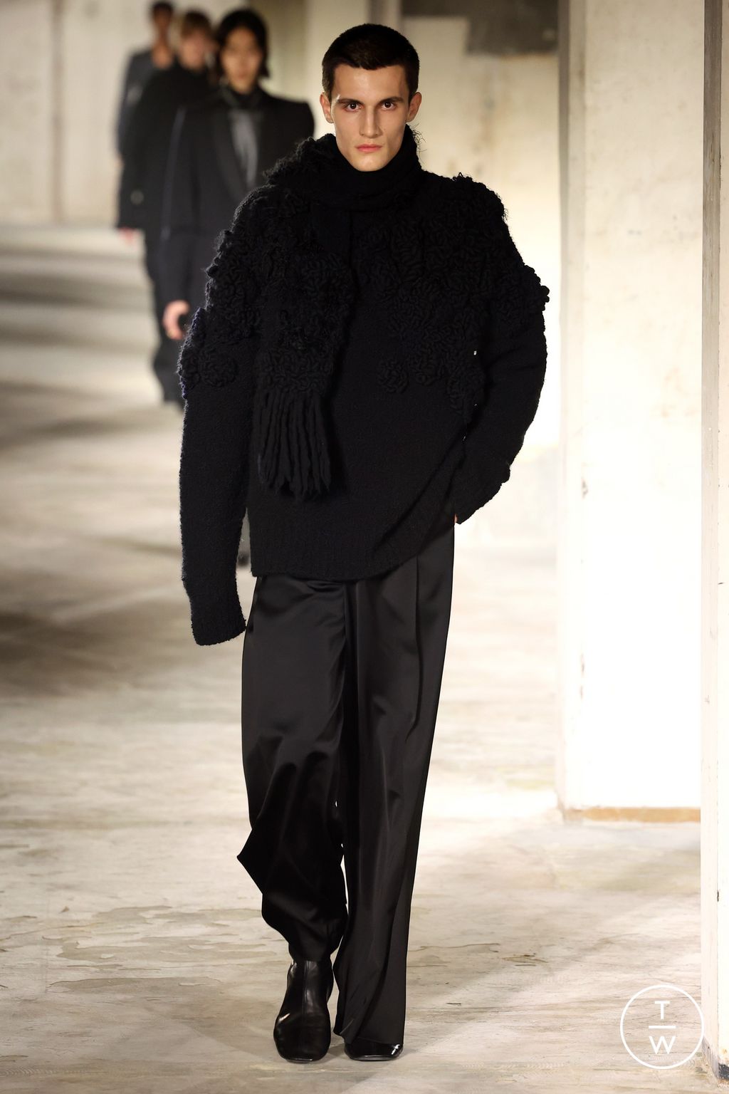 Fashion Week Paris Fall/Winter 2024 look 60 from the Dries Van Noten collection menswear
