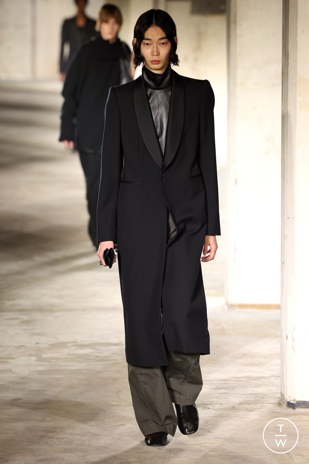 Fashion Week Paris Fall/Winter 2024 look 61 from the Dries Van Noten collection menswear