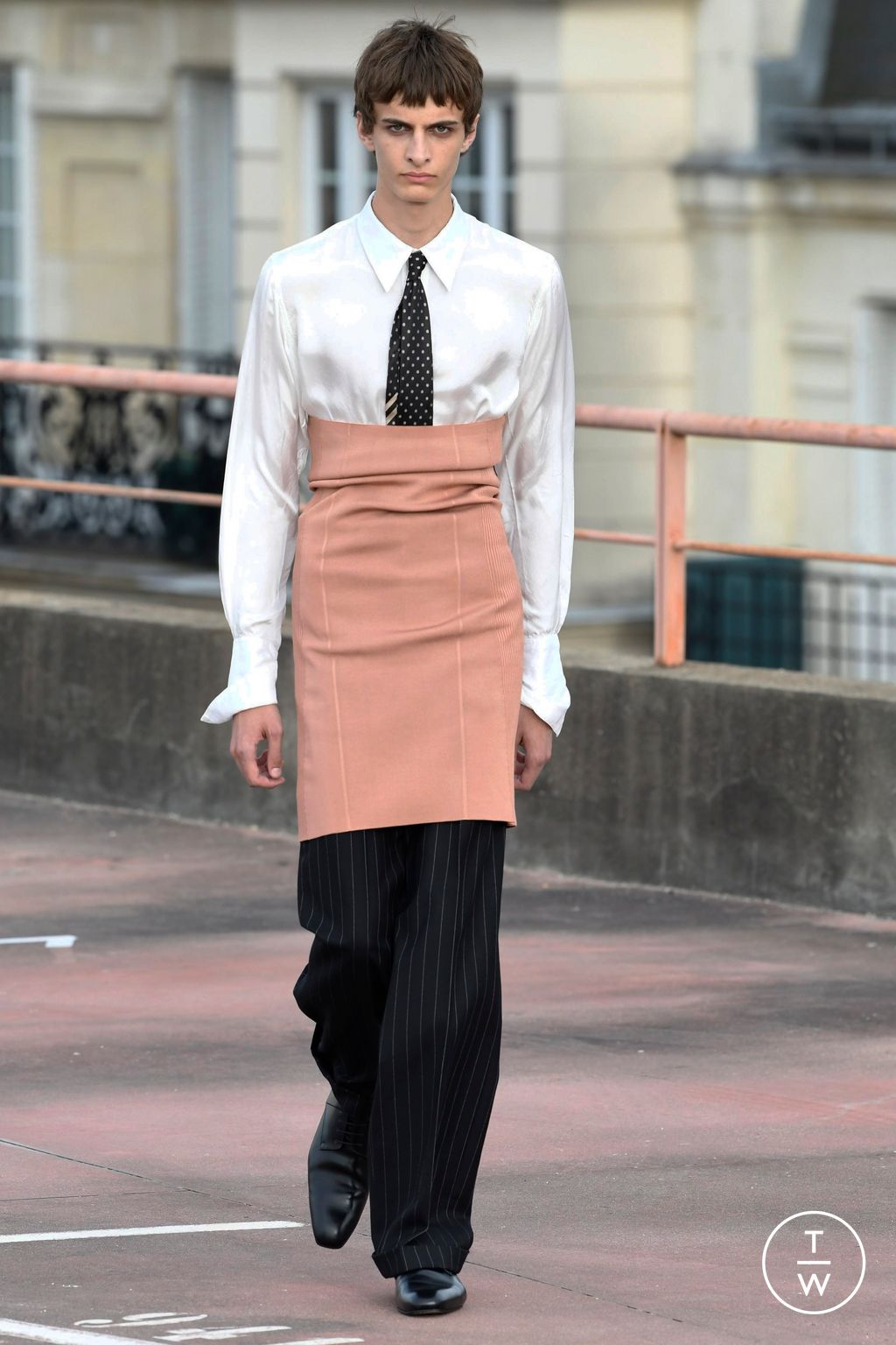 Fashion Week Paris Spring/Summer 2023 look 1 from the Dries Van Noten collection menswear