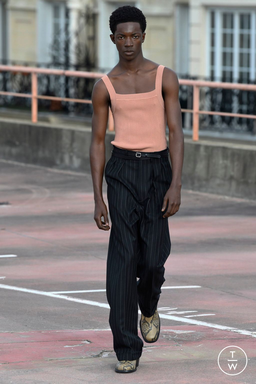 Fashion Week Paris Spring/Summer 2023 look 4 de la collection Dries Van Noten menswear