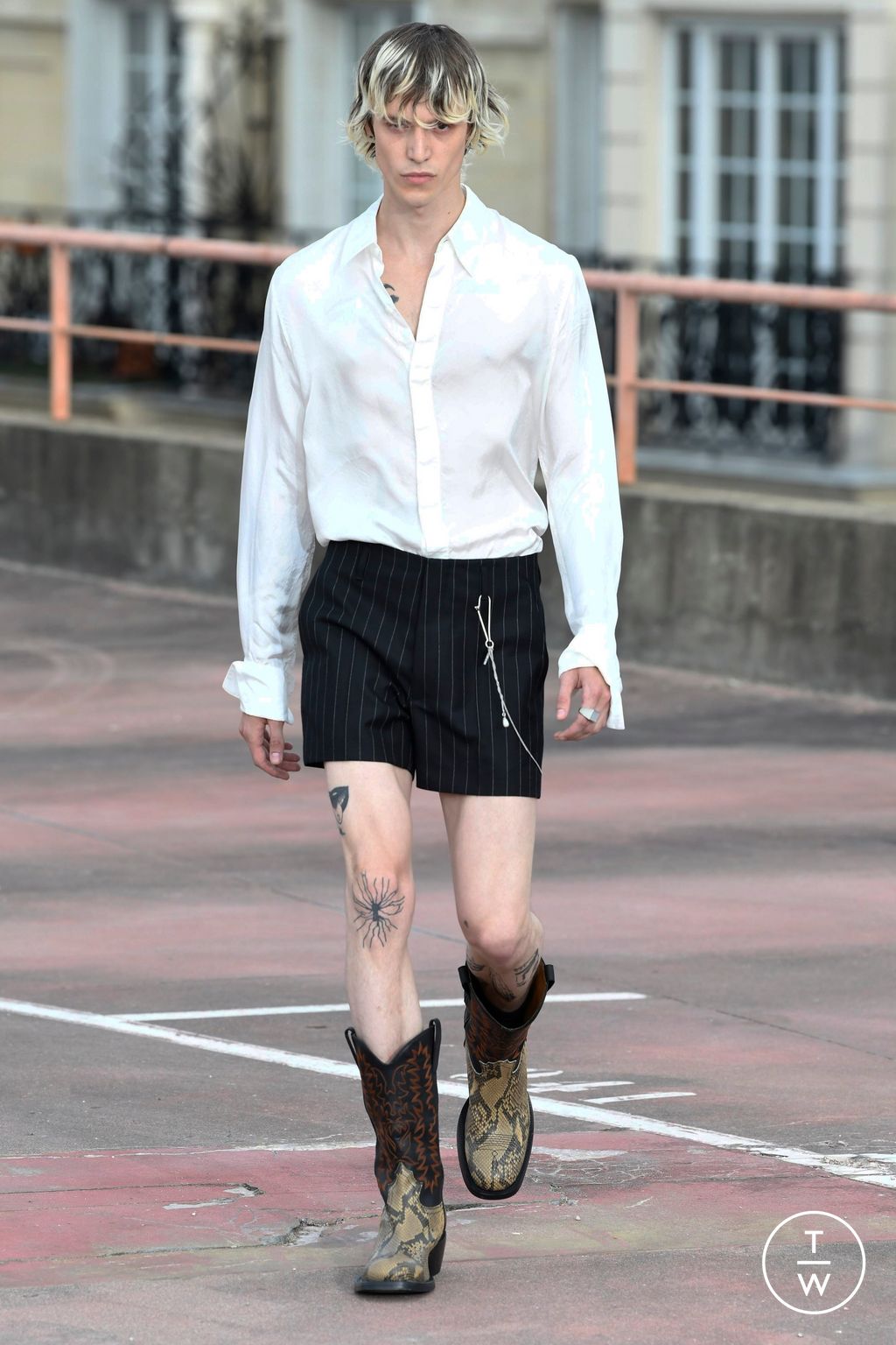 Fashion Week Paris Spring/Summer 2023 look 7 from the Dries Van Noten collection 男装
