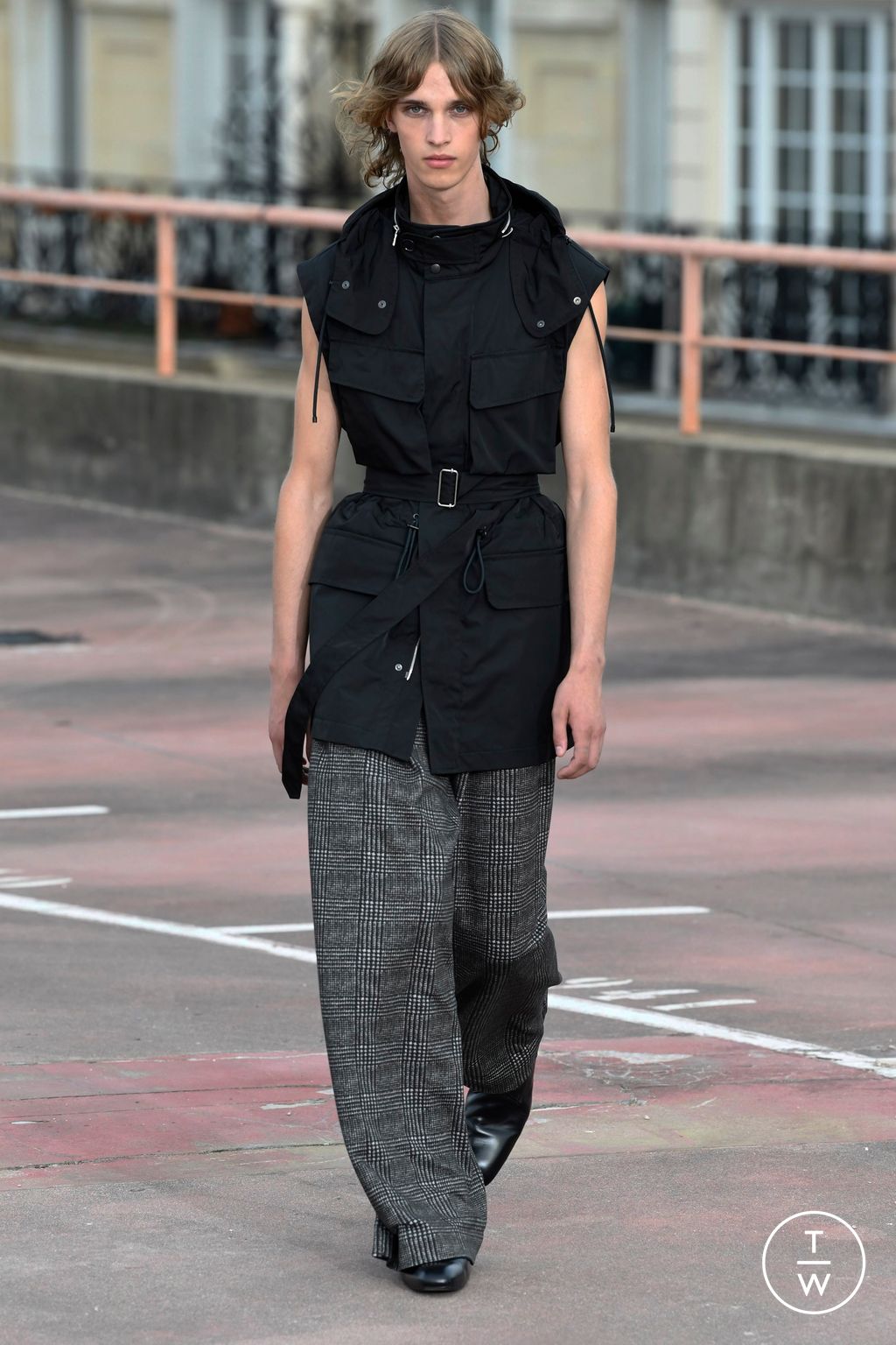 Fashion Week Paris Spring/Summer 2023 look 14 from the Dries Van Noten collection 男装