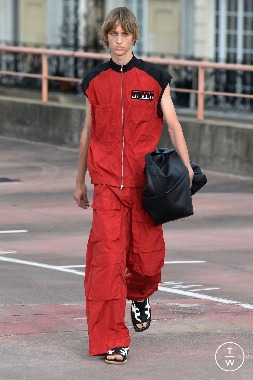 Fashion Week Paris Spring/Summer 2023 look 18 from the Dries Van Noten collection 男装