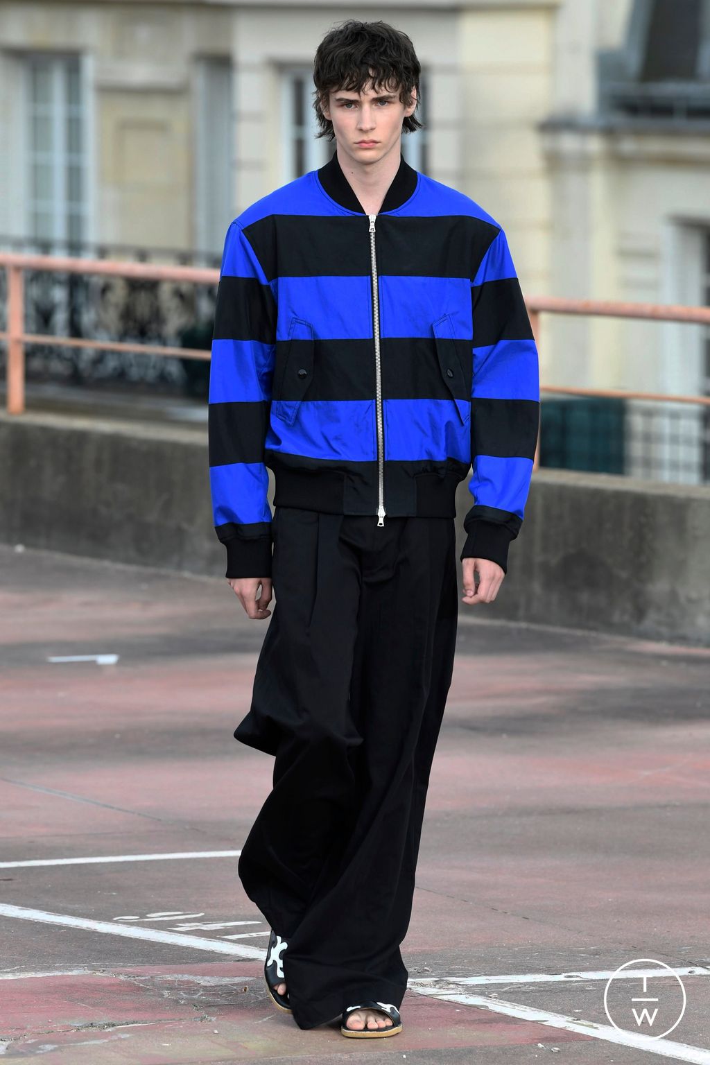 Fashion Week Paris Spring/Summer 2023 look 21 from the Dries Van Noten collection 男装