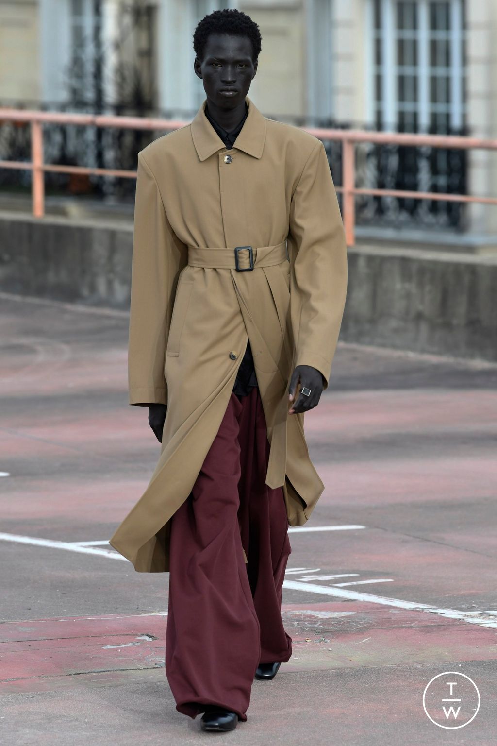 Fashion Week Paris Spring/Summer 2023 look 23 from the Dries Van Noten collection 男装