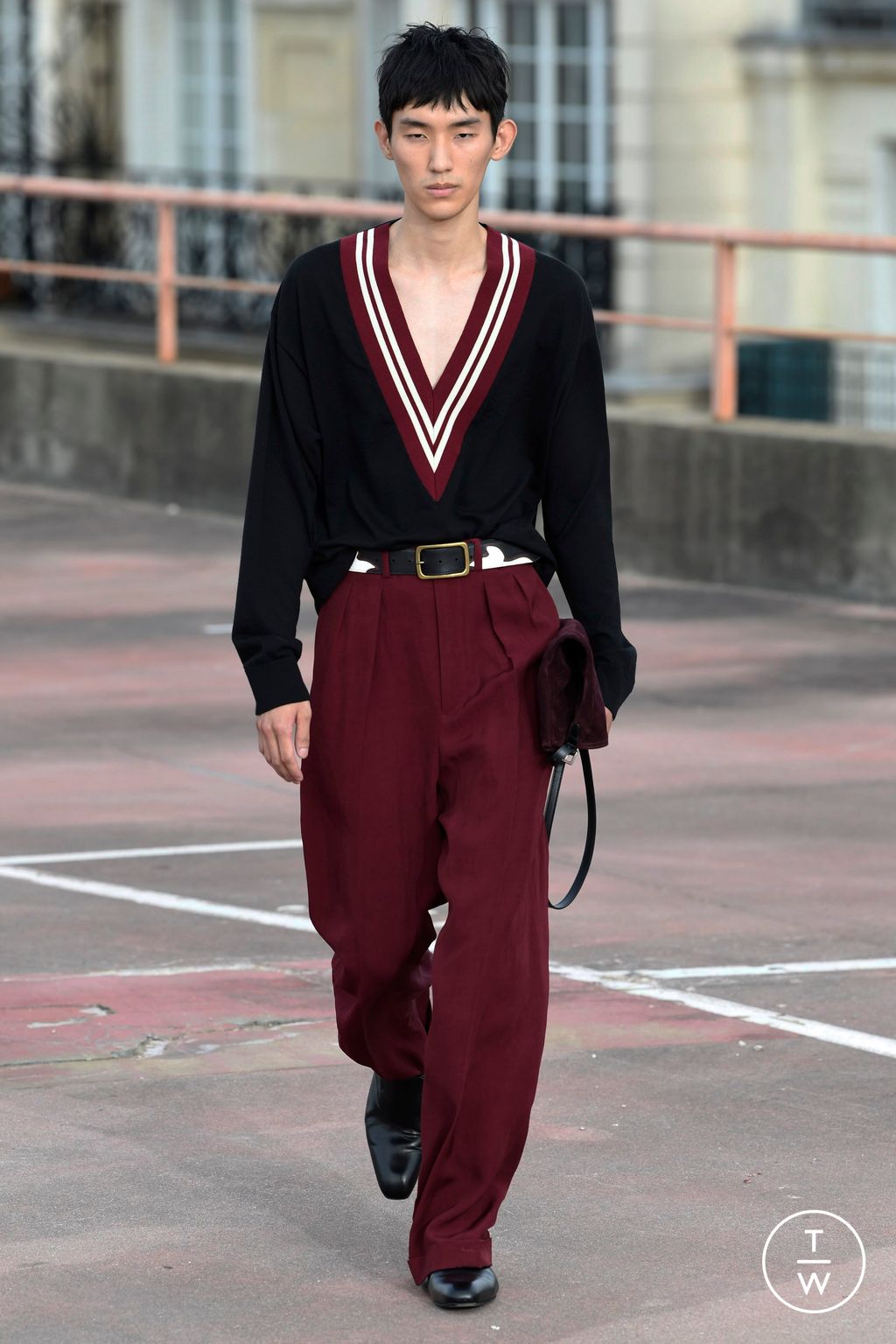 Fashion Week Paris Spring/Summer 2023 look 24 from the Dries Van Noten collection 男装