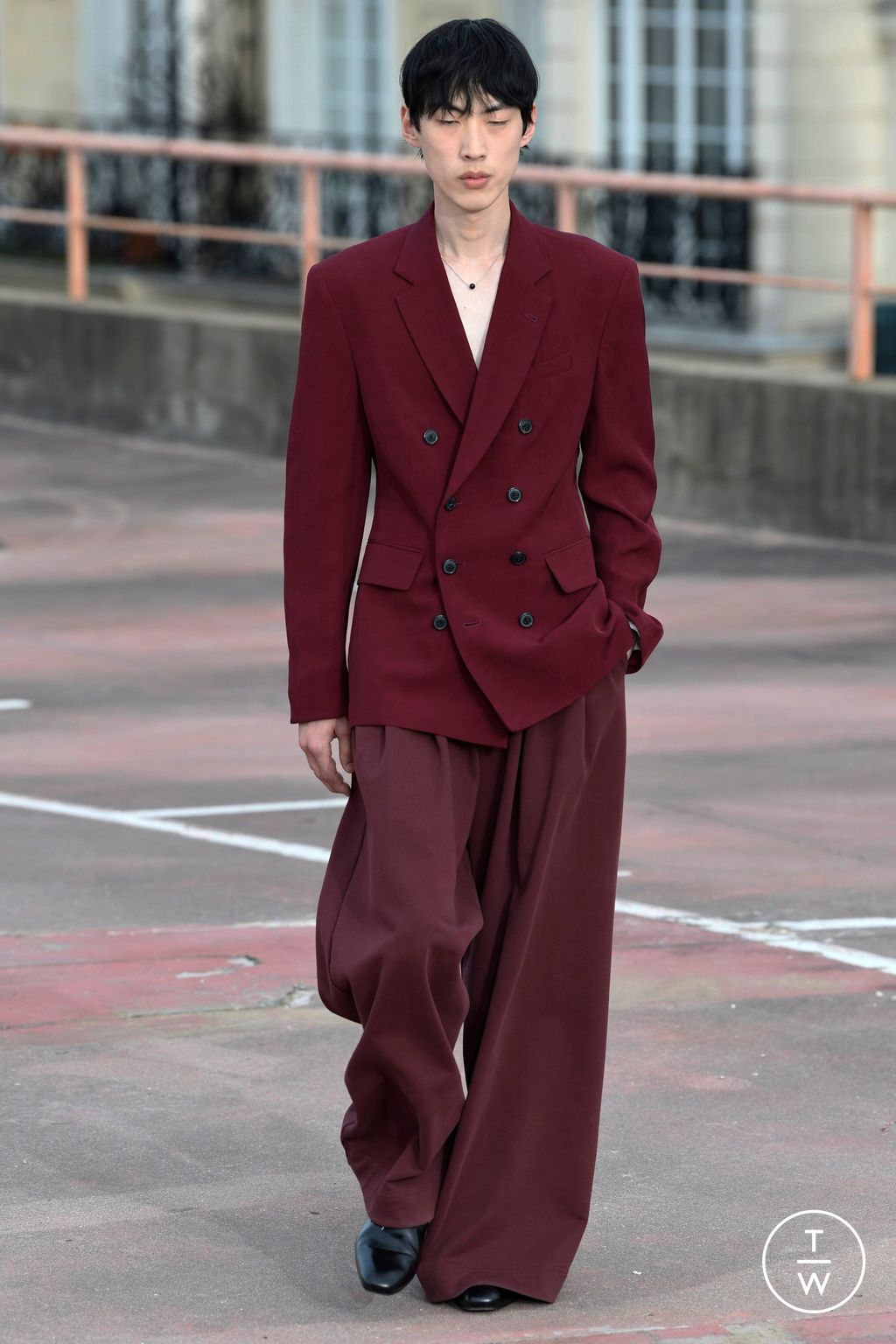 Fashion Week Paris Spring/Summer 2023 look 26 from the Dries Van Noten collection 男装