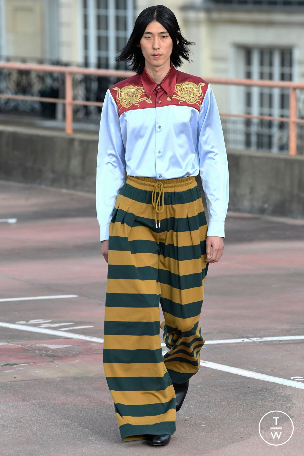 Fashion Week Paris Spring/Summer 2023 look 27 from the Dries Van Noten collection 男装