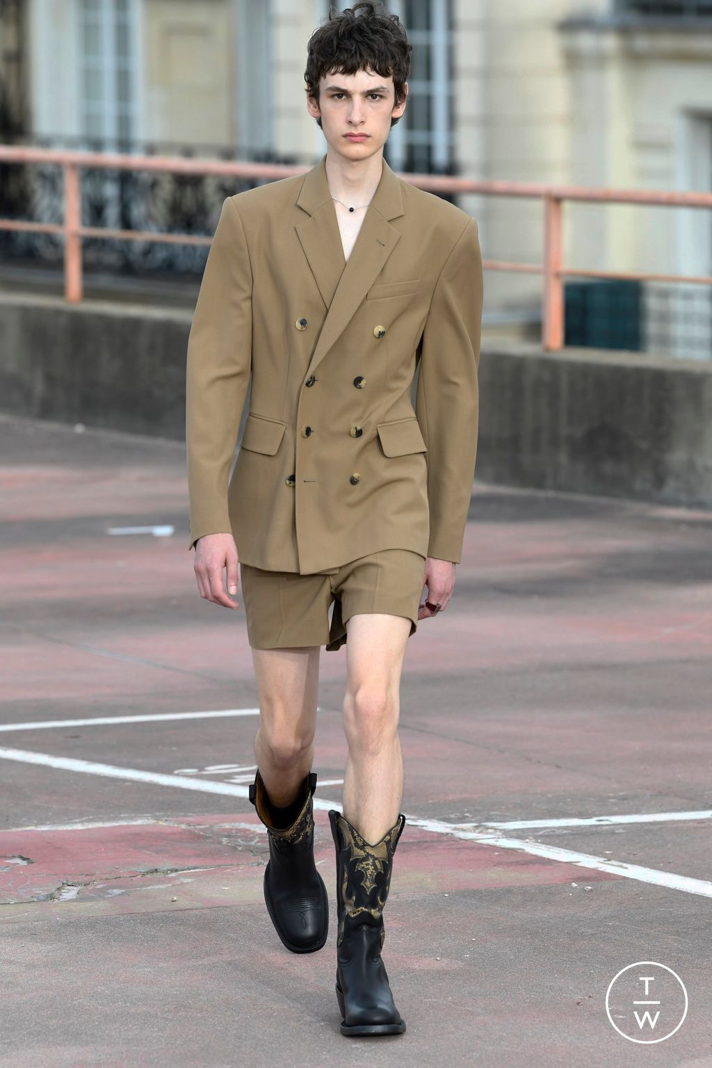 Fashion Week Paris Spring/Summer 2023 look 28 from the Dries Van Noten collection 男装