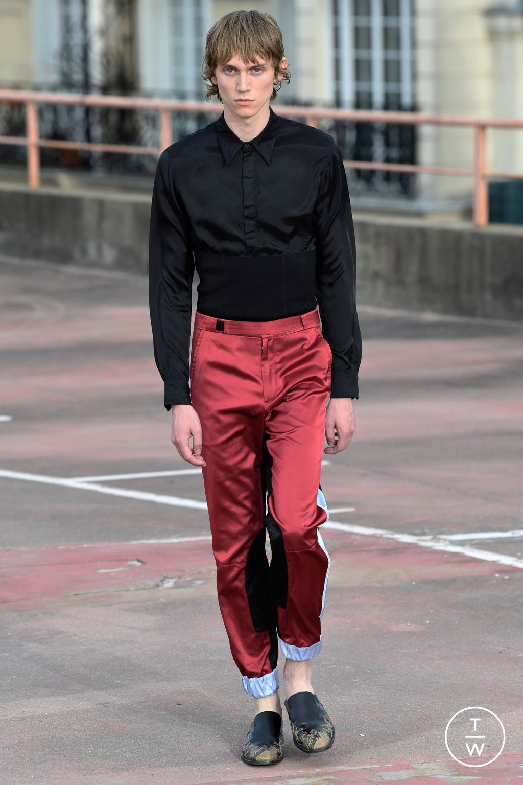 Fashion Week Paris Spring/Summer 2023 look 30 from the Dries Van Noten collection 男装