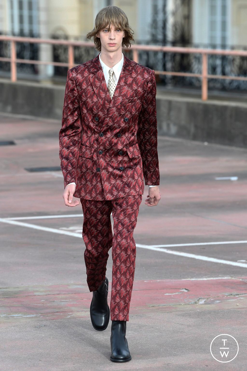 Fashion Week Paris Spring/Summer 2023 look 34 from the Dries Van Noten collection 男装
