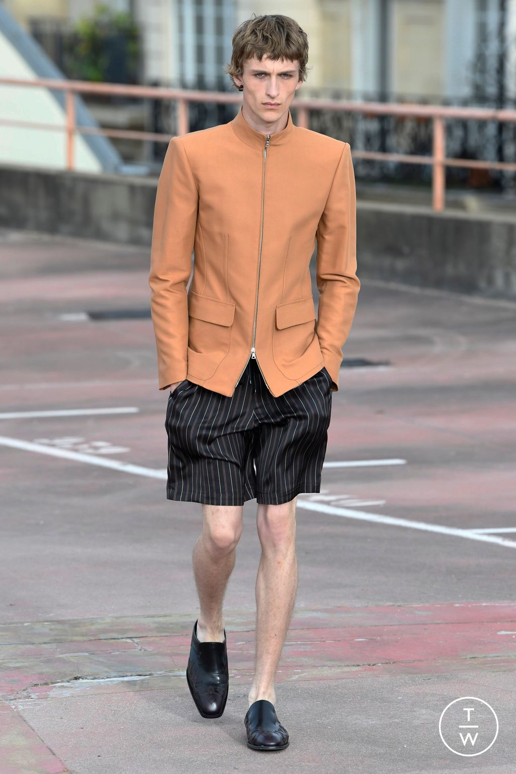 Fashion Week Paris Spring/Summer 2023 look 35 from the Dries Van Noten collection 男装