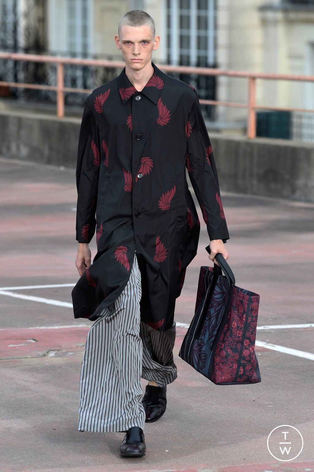 Fashion Week Paris Spring/Summer 2023 look 40 from the Dries Van Noten collection 男装