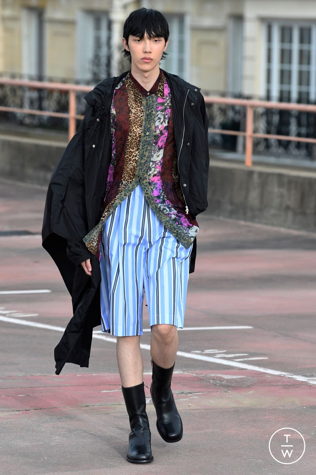 Fashion Week Paris Spring/Summer 2023 look 48 from the Dries Van Noten collection 男装