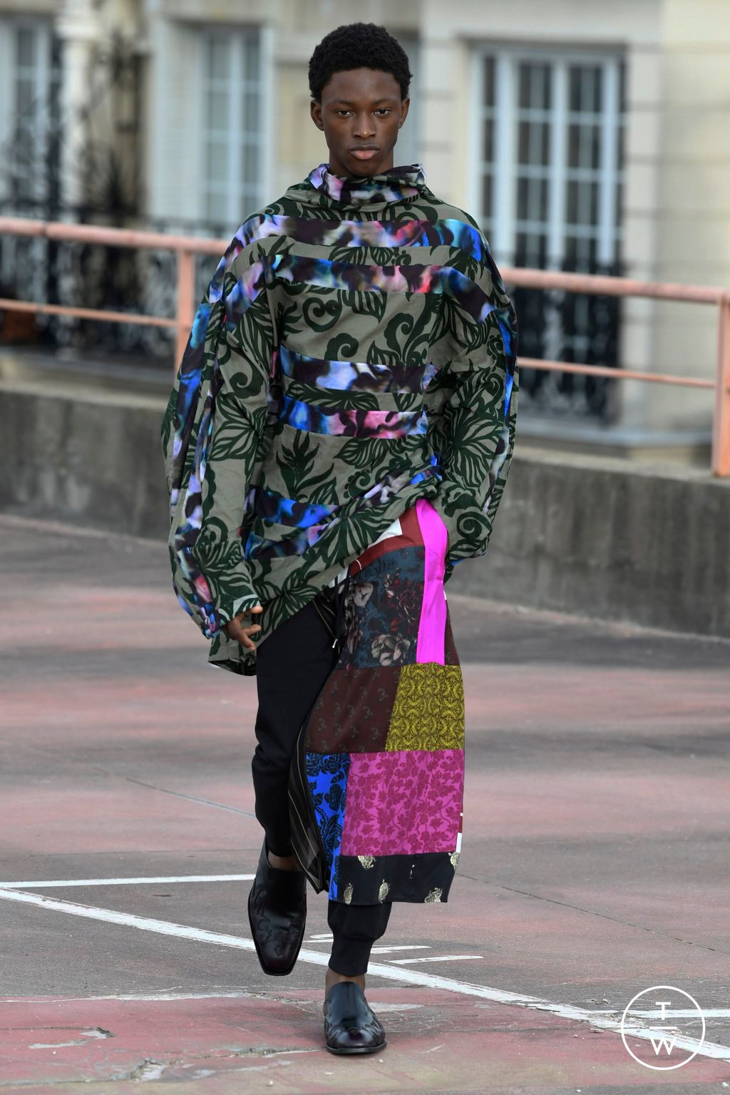 Fashion Week Paris Spring/Summer 2023 look 49 from the Dries Van Noten collection 男装