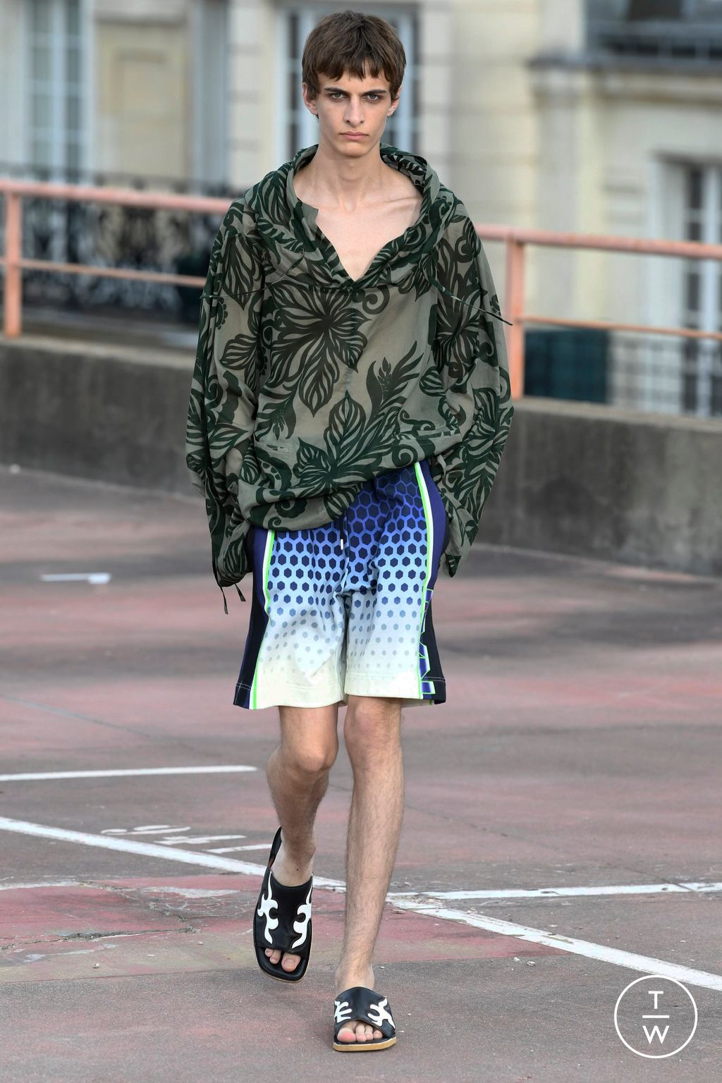 Fashion Week Paris Spring/Summer 2023 look 51 from the Dries Van Noten collection 男装