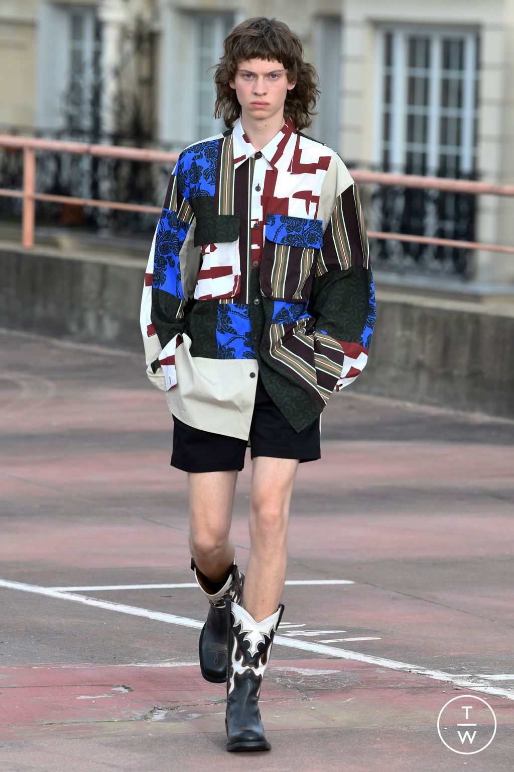 Fashion Week Paris Spring/Summer 2023 look 52 from the Dries Van Noten collection 男装