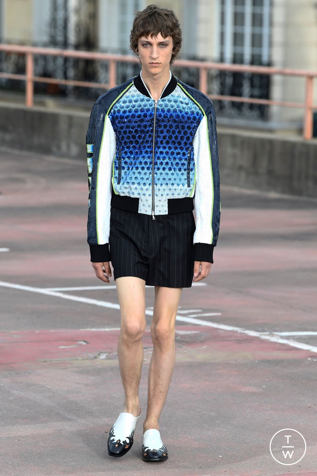 Fashion Week Paris Spring/Summer 2023 look 53 from the Dries Van Noten collection 男装