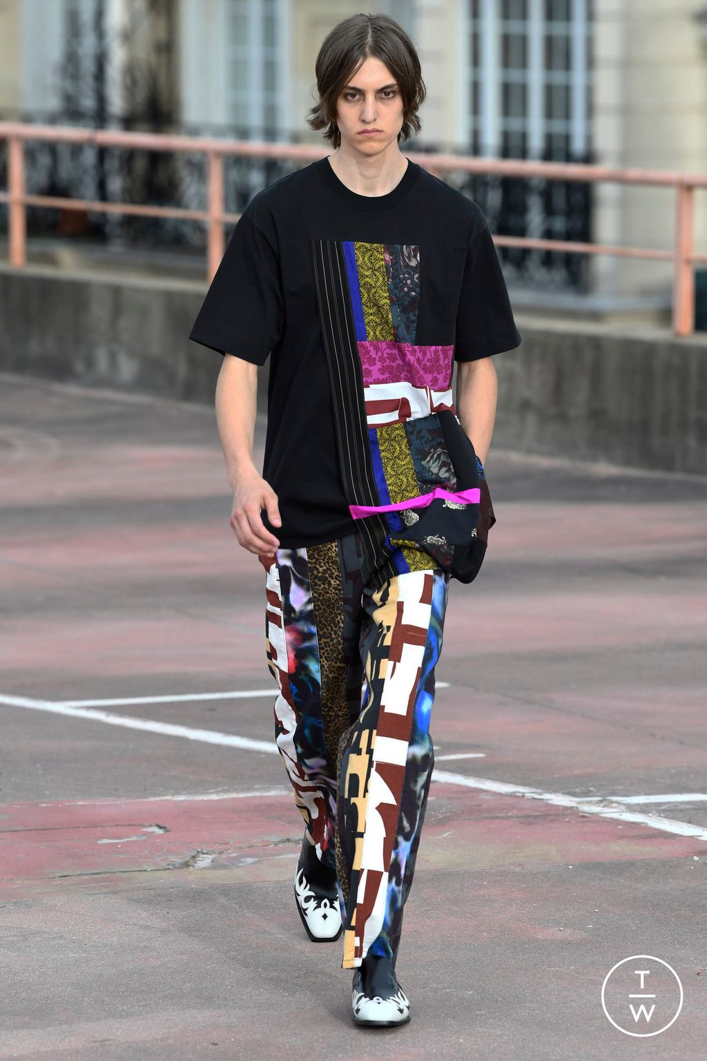 Fashion Week Paris Spring/Summer 2023 look 54 from the Dries Van Noten collection 男装