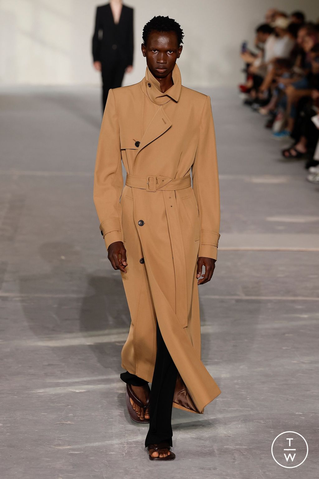 Fashion Week Paris Spring/Summer 2024 look 2 from the Dries Van Noten collection 男装