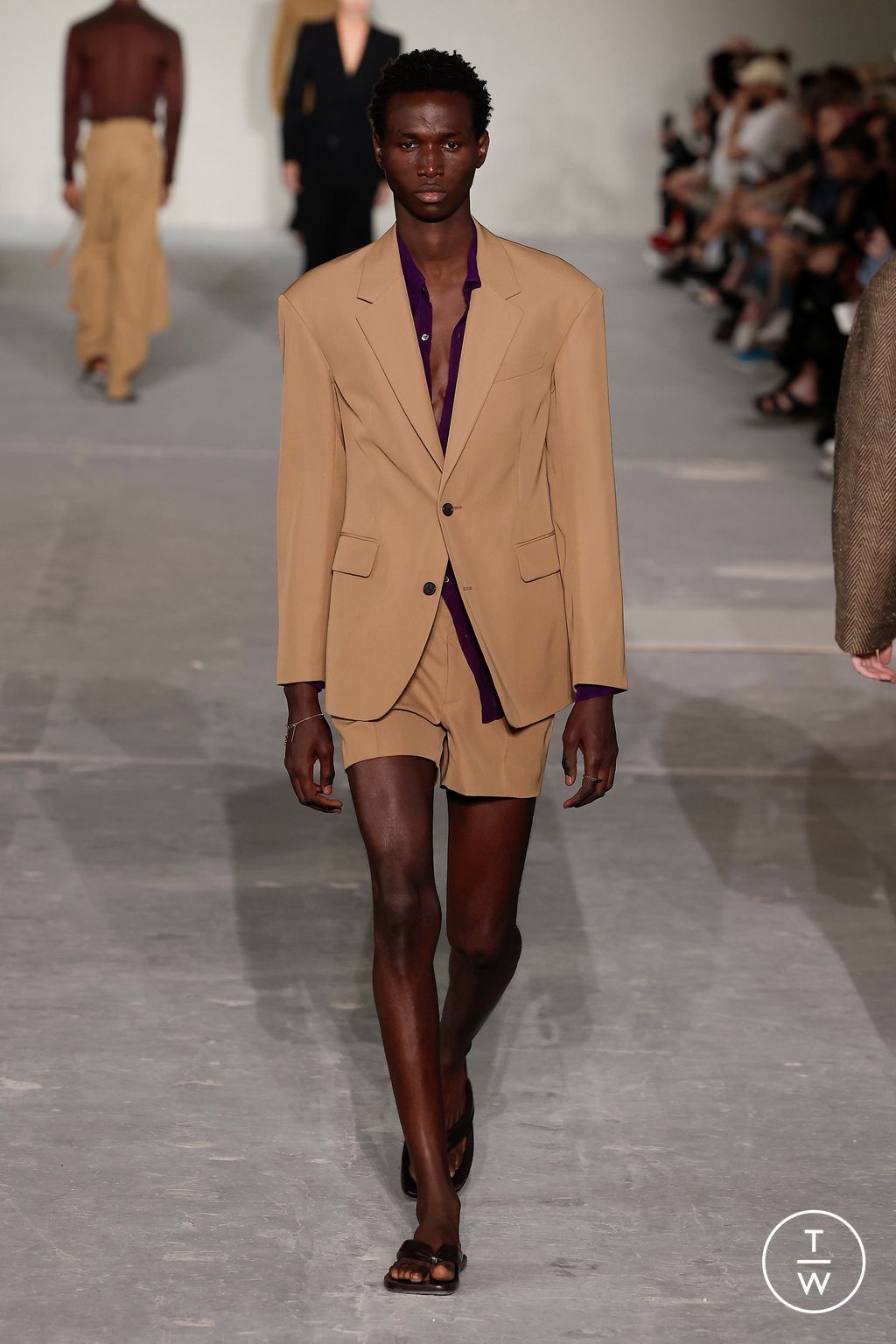 Fashion Week Paris Spring/Summer 2024 look 6 de la collection Dries Van Noten menswear