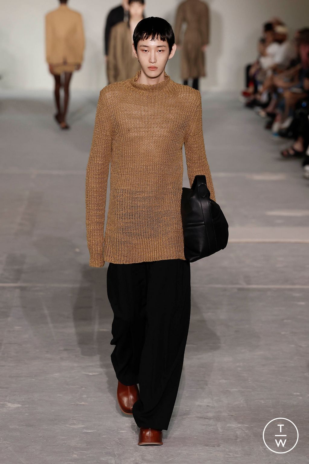 Fashion Week Paris Spring/Summer 2024 look 8 de la collection Dries Van Noten menswear