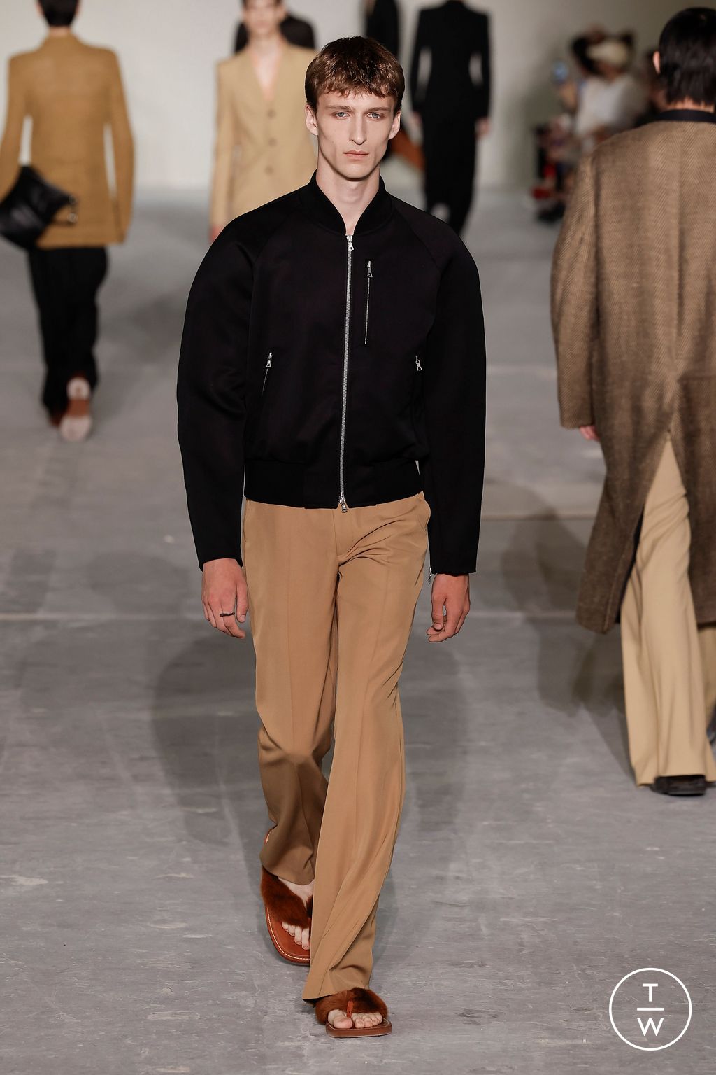 Fashion Week Paris Spring/Summer 2024 look 10 from the Dries Van Noten collection 男装