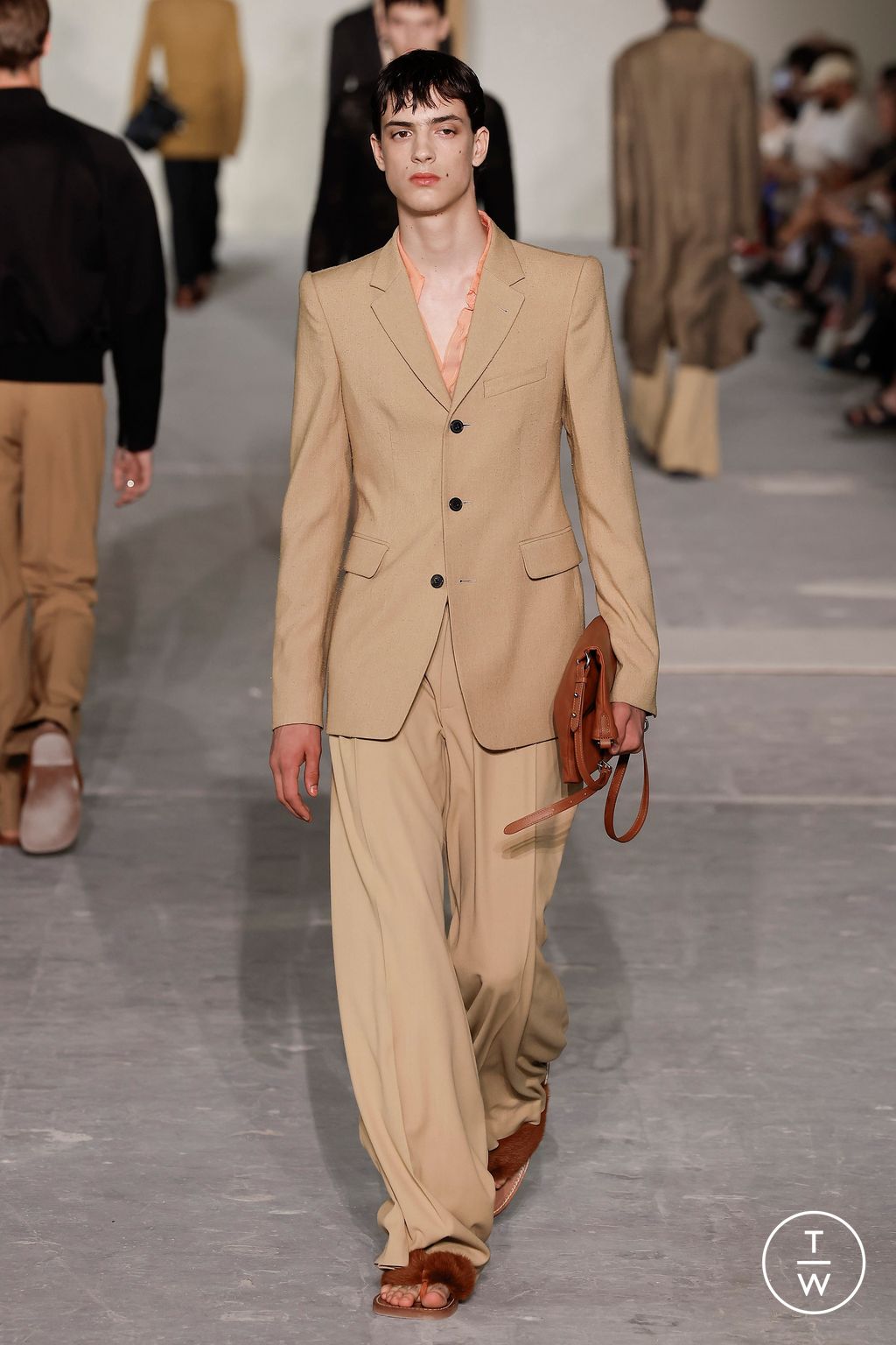 Fashion Week Paris Spring/Summer 2024 look 11 from the Dries Van Noten collection 男装