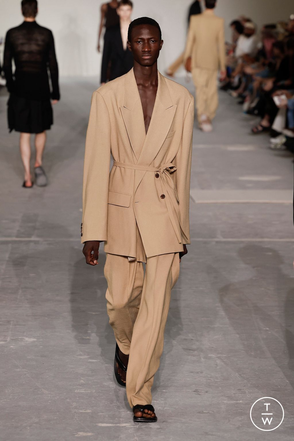 Fashion Week Paris Spring/Summer 2024 look 14 from the Dries Van Noten collection menswear