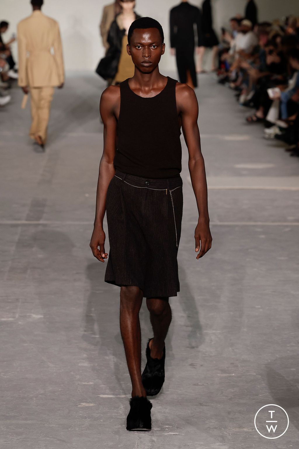 Fashion Week Paris Spring/Summer 2024 look 16 from the Dries Van Noten collection 男装