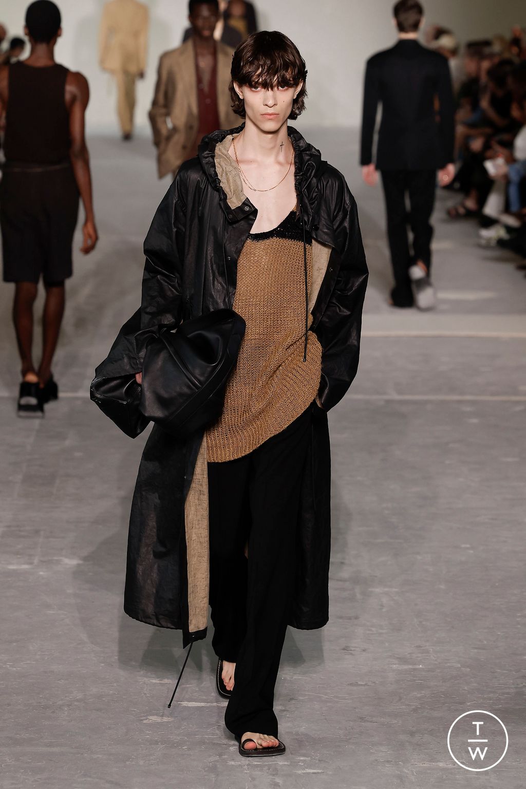 Fashion Week Paris Spring/Summer 2024 look 17 from the Dries Van Noten collection 男装