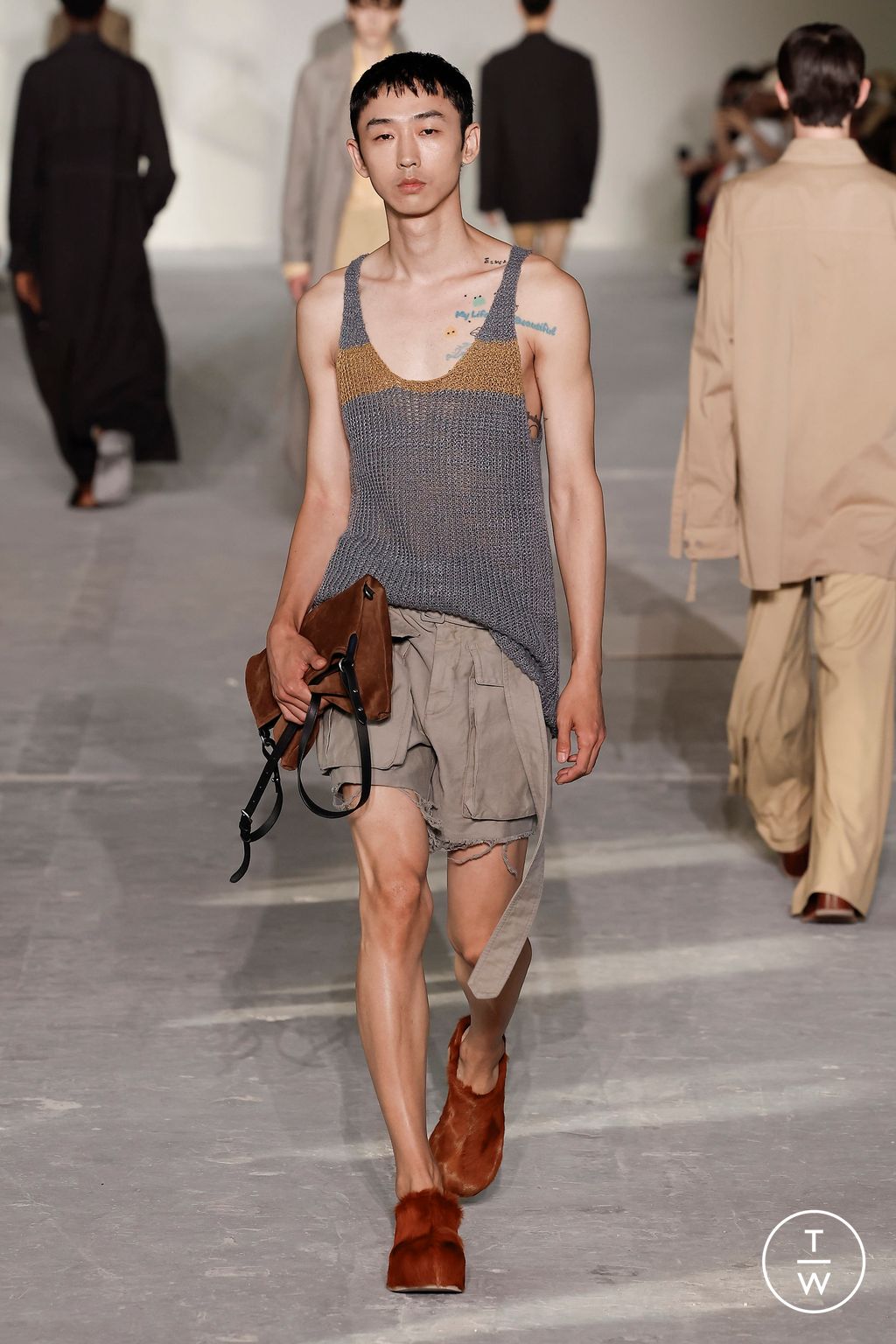 Fashion Week Paris Spring/Summer 2024 look 22 from the Dries Van Noten collection 男装