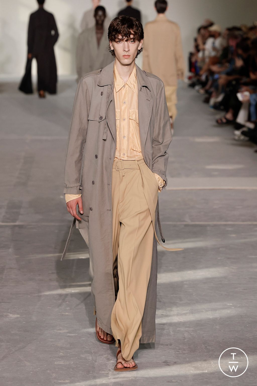 Fashion Week Paris Spring/Summer 2024 look 23 from the Dries Van Noten collection 男装