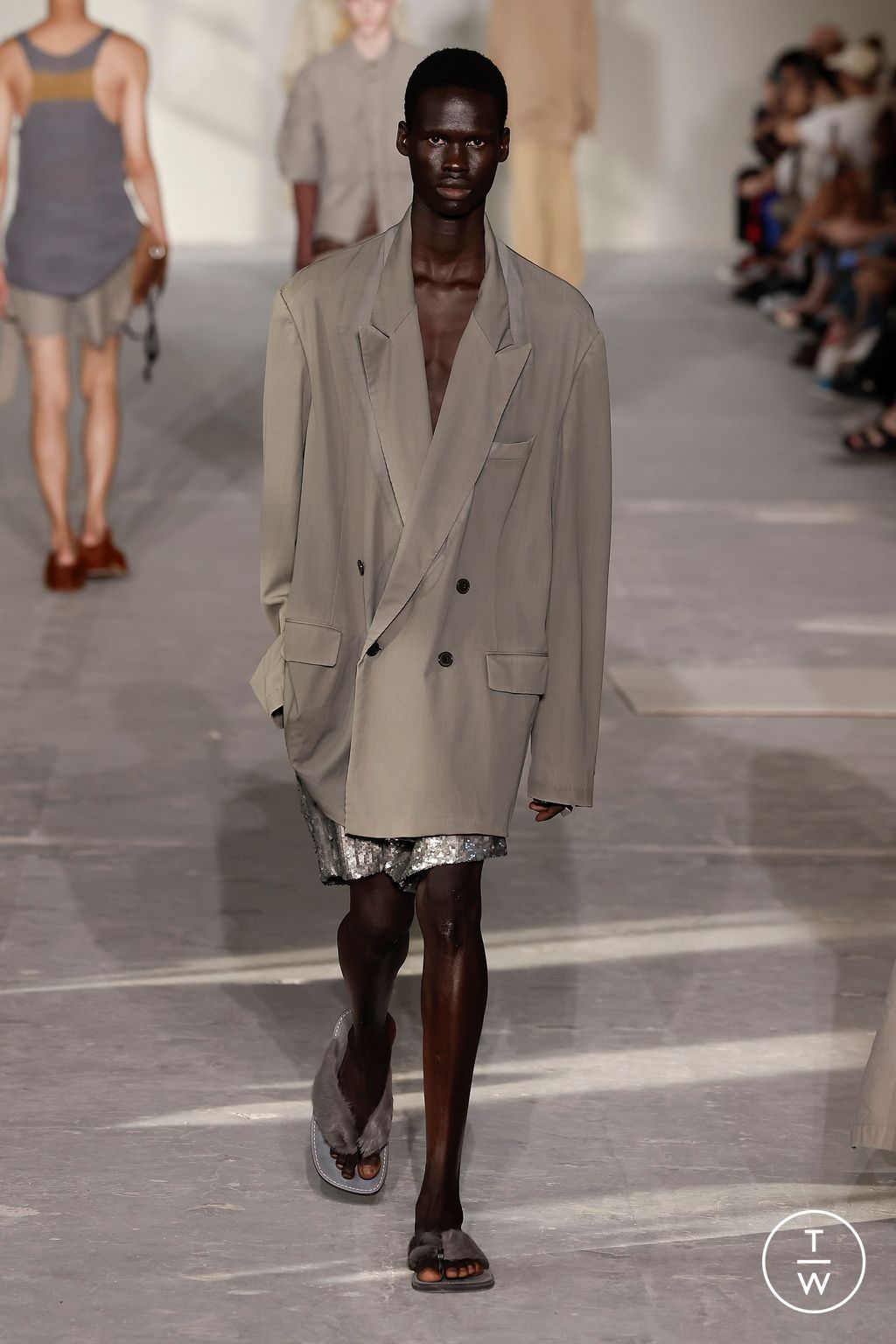 Fashion Week Paris Spring/Summer 2024 look 24 from the Dries Van Noten collection 男装