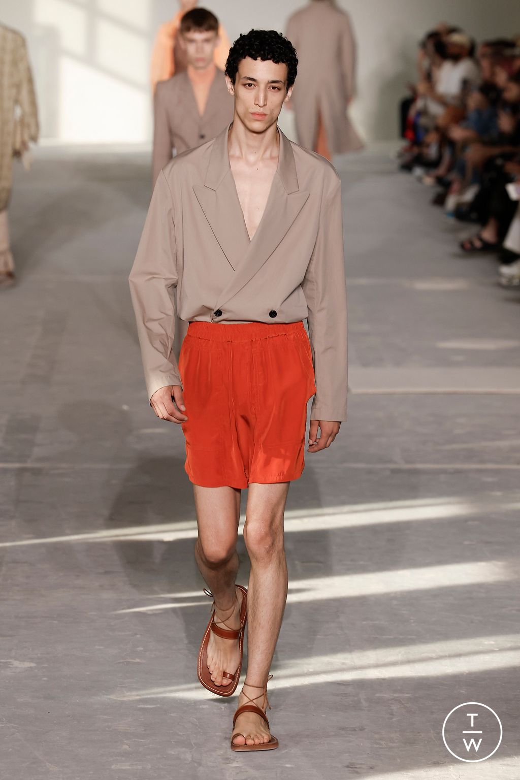 Fashion Week Paris Spring/Summer 2024 look 30 from the Dries Van Noten collection menswear