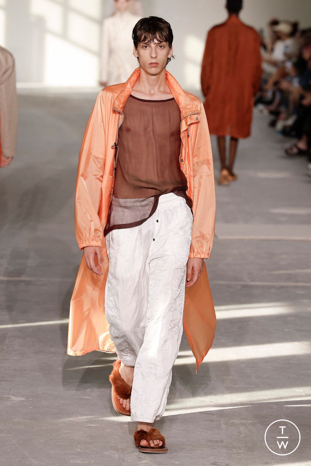 Fashion Week Paris Spring/Summer 2024 look 32 from the Dries Van Noten collection 男装