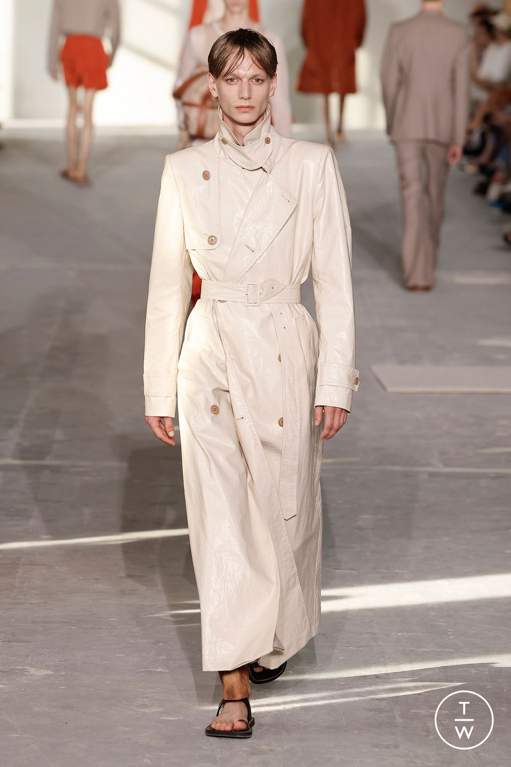 Fashion Week Paris Spring/Summer 2024 look 33 from the Dries Van Noten collection 男装